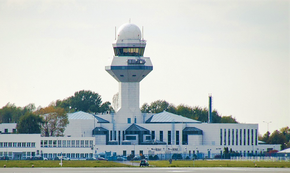 Protests ! 44  out  of  216  controllers  in  Warsaw's   Airport  have  resigned  last  month  and  130  are  planning  to  quit  this  month !